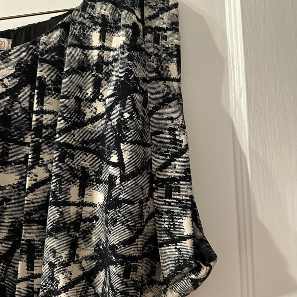 Love 21 short, cute dress, size small, cap/rolled sleeve style, graphic print. - Picture 3 of 4